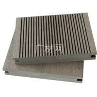 塑木地板與實(shí)木地板市場價(jià)解析 選購前必看的成本與價(jià)值對比